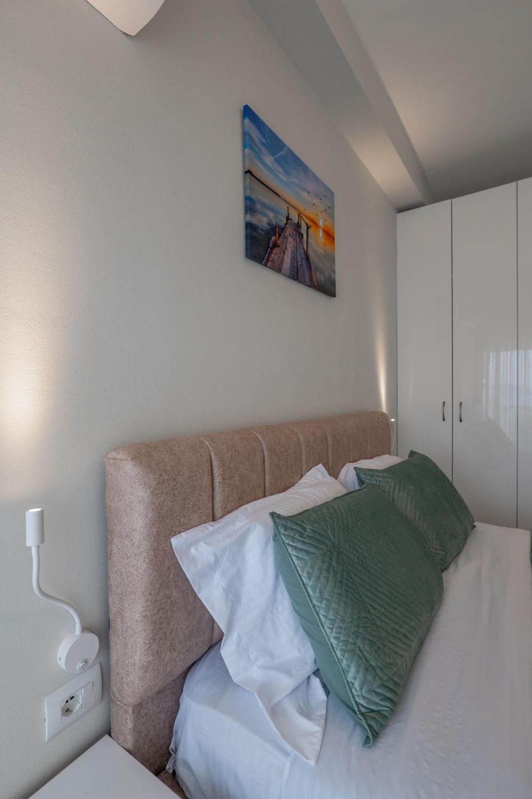 Esel Apartments Sarande Exterior photo